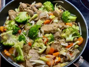Wok med fläskfilé, bambuskott och vattenkastanj | Wok with pork fillet, bamboo shoots and water chestnuts